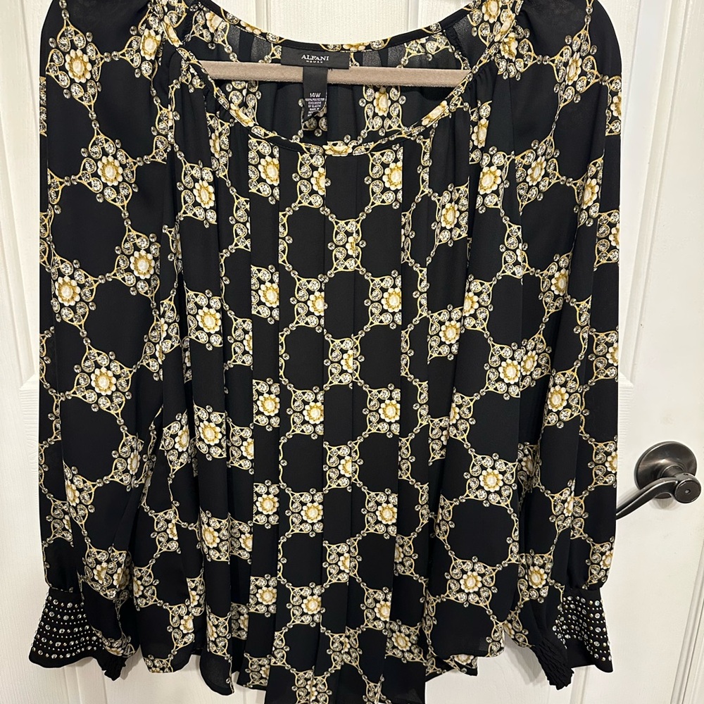 Alfani Black and Cream Cuffed Sleeve Blouse Relaxed Fit